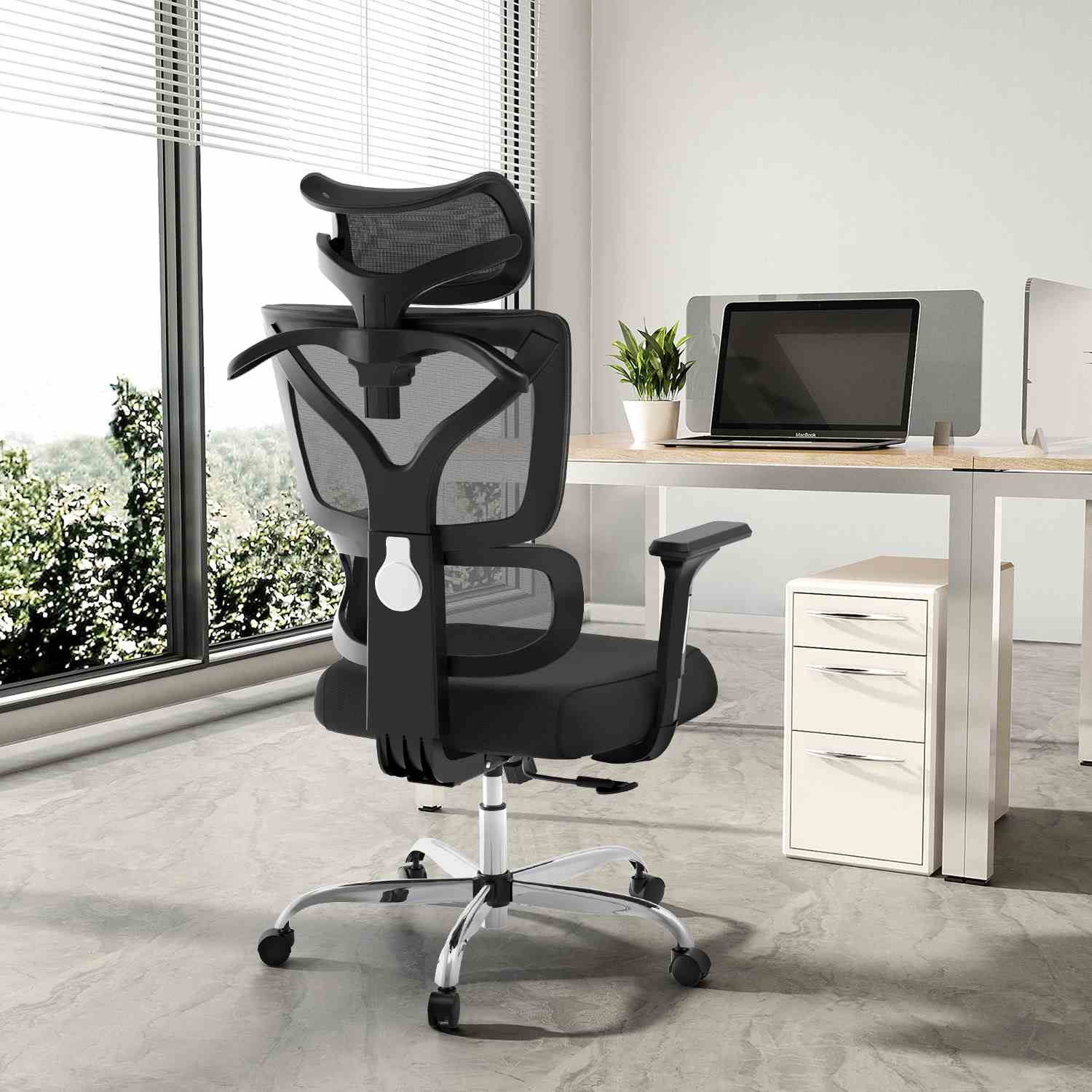 Ergonomischer Bürostühl mit Fußstütze